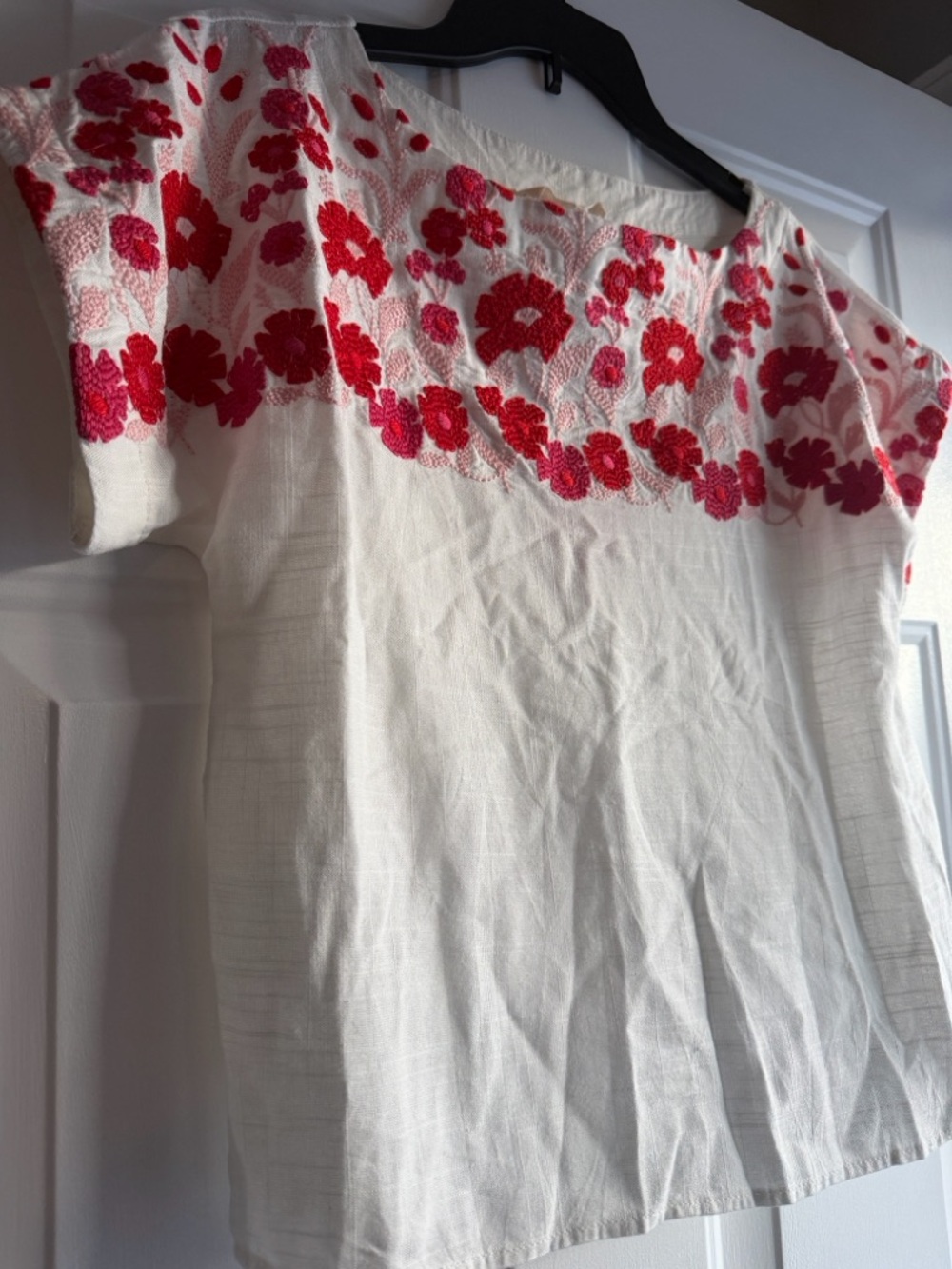 White Embroidered Floral Blouse with Pink-Red Accents - Picture 4 of 10